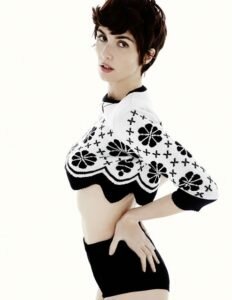 ELLE_PAZVEGA_2016